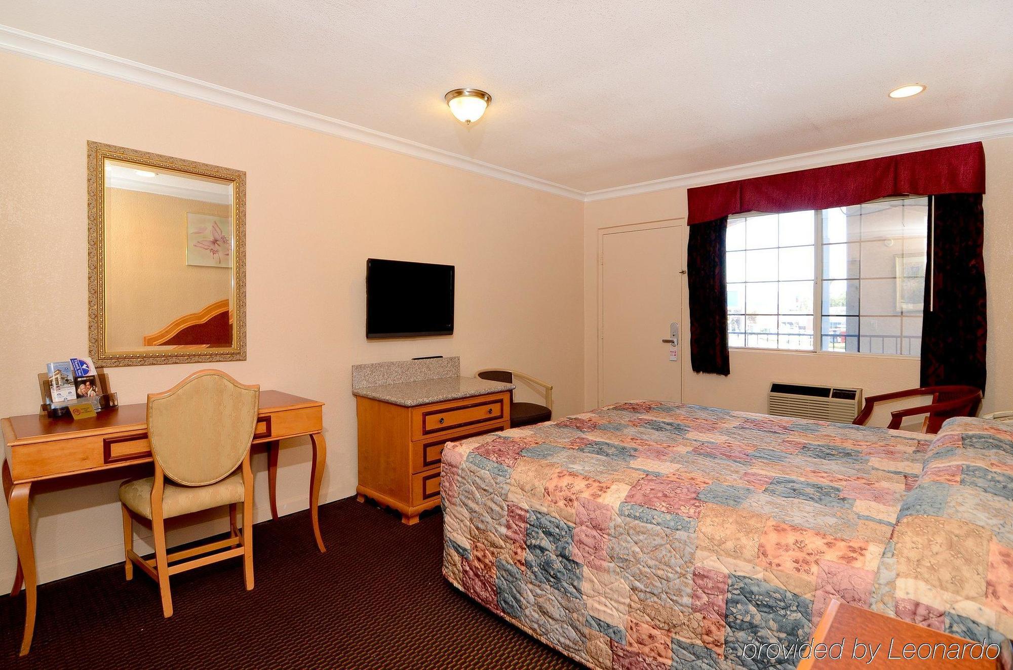 Americas Best Value Inn Corona Pokoj fotografie