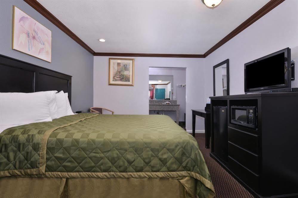 Americas Best Value Inn Corona Exteriér fotografie